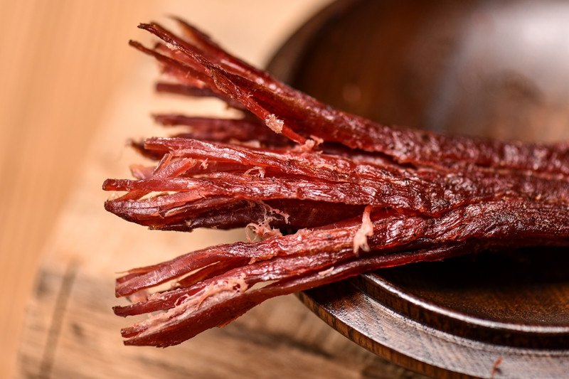 涉案1233万元，广安一制假窝点用鸭肉干冒充“牛肉干”被端