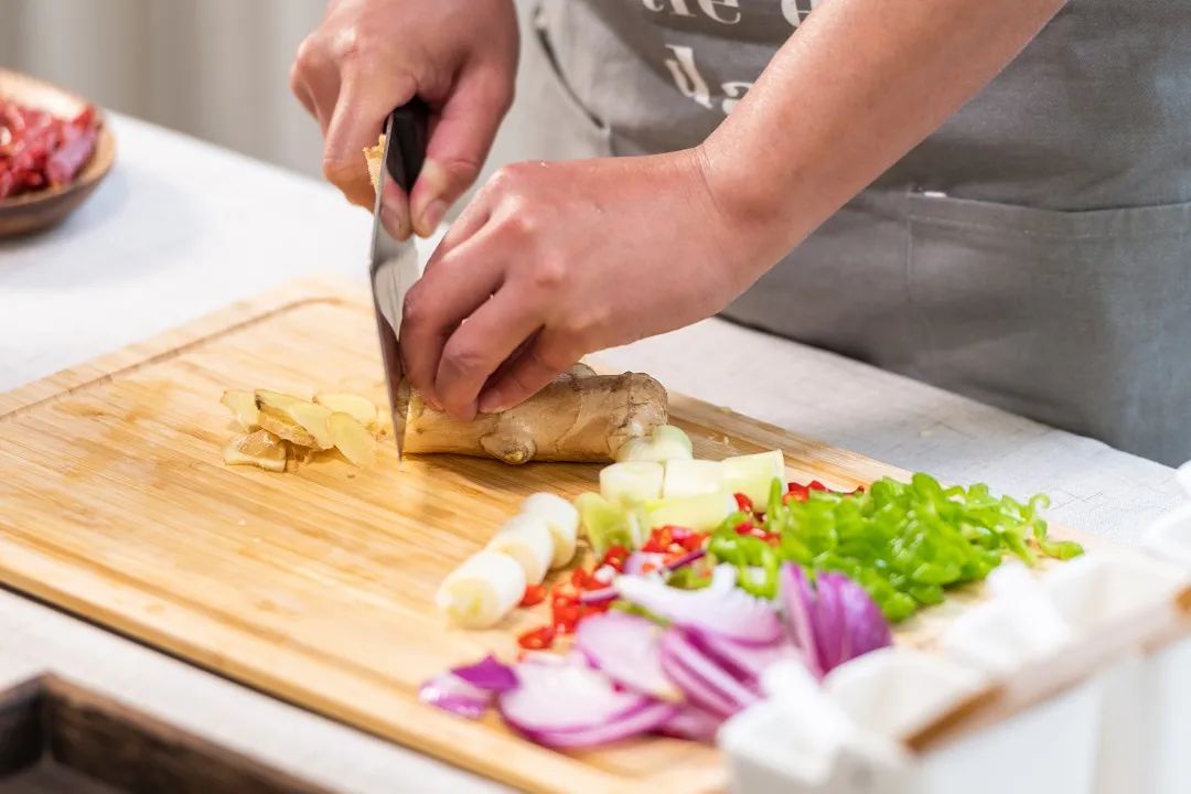 预制菜是“猪狗食”言论引争议,行业发展任重道远!