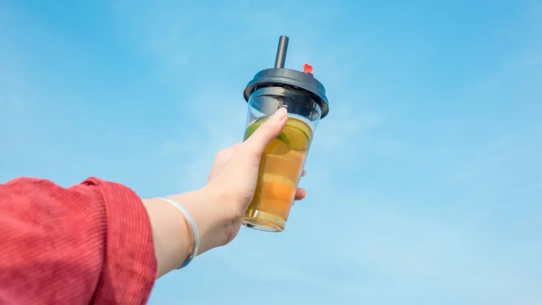 柠檬茶赛道火热，近万家门店红海里厮杀！