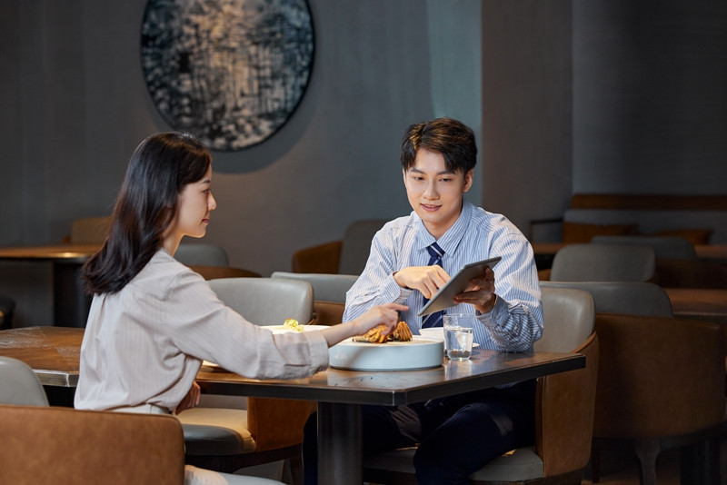 为何有的商场只剩3家餐厅，有的却一铺难求？