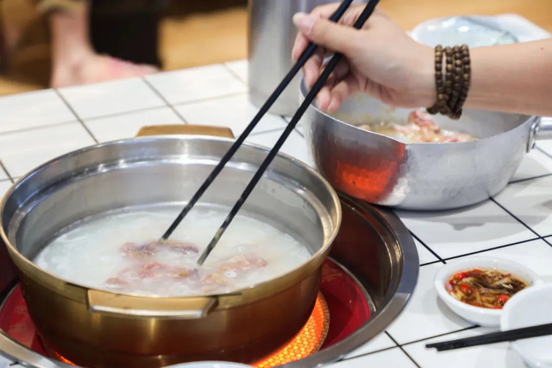 出身广东小县城，“蹿红”珠三角！猪杂粥凭啥打开流行密码？