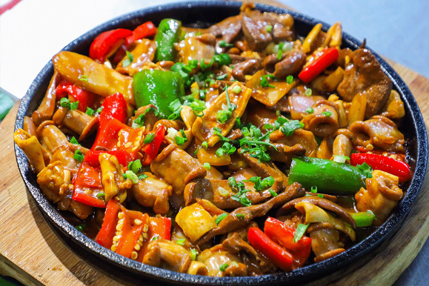 出身广东小县城，“蹿红”珠三角！猪杂粥凭啥打开流行密码？