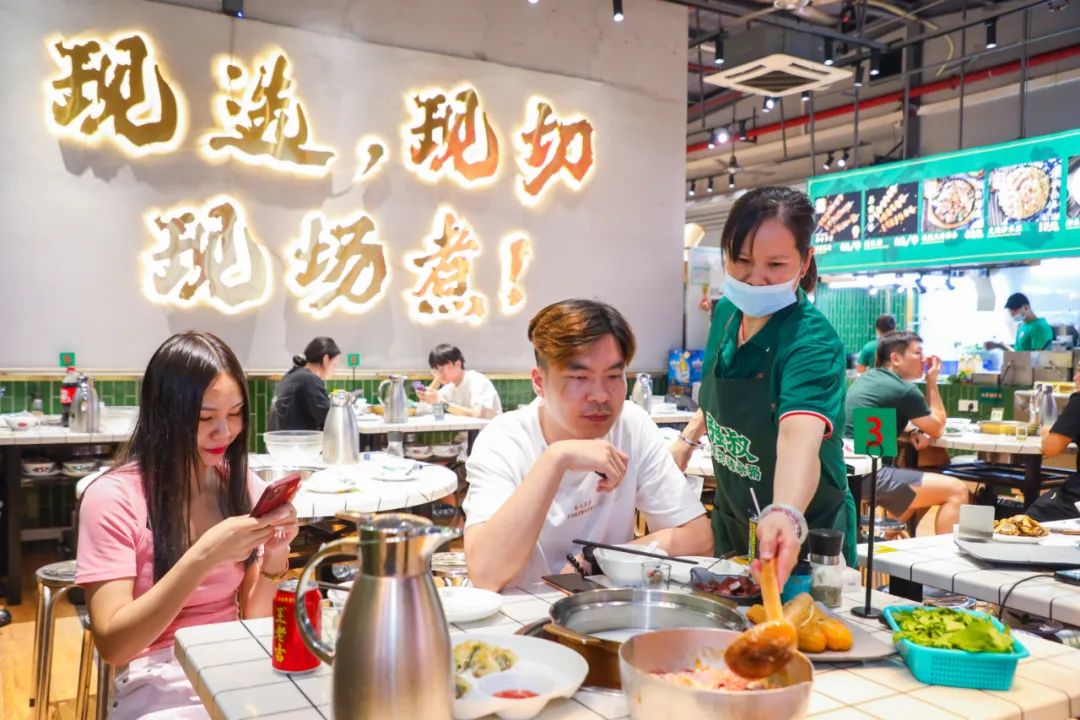 出身广东小县城，“蹿红”珠三角！猪杂粥凭啥打开流行密码？