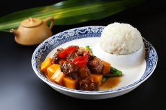 在餐饮工业化这件事上，杨国福和蜜雪冰城还是