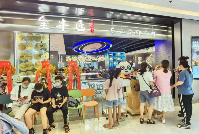 从北京跷脚牛肉扛霸子到100家店的全国跷脚牛肉大王，全牛匠凭什么？