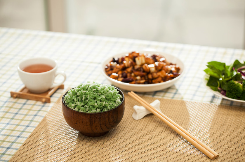 西式轻食遇冷，中式轻食却爆红成为新风口？