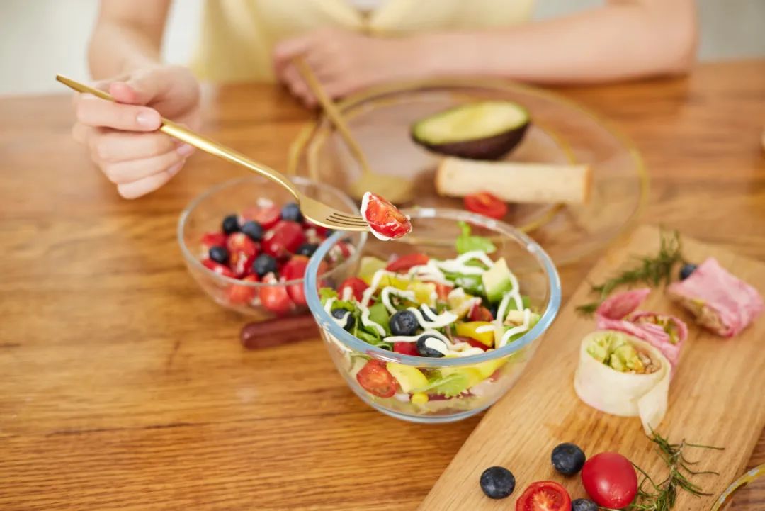 西式轻食遇冷，中式轻食却爆红成为新风口？