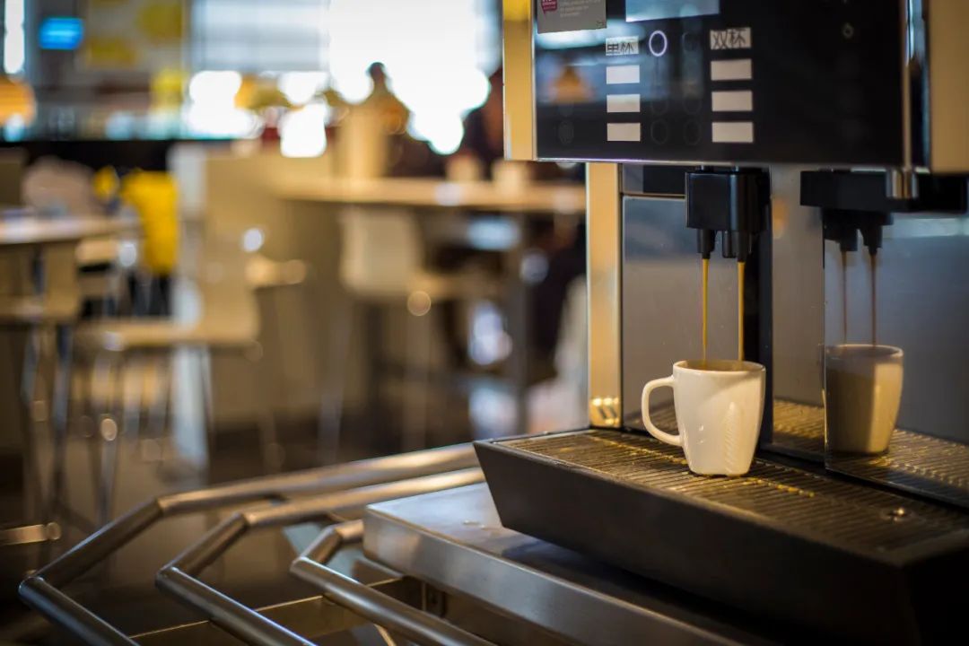 在“卖咖啡”这件事上，麦肯们有点“急了”