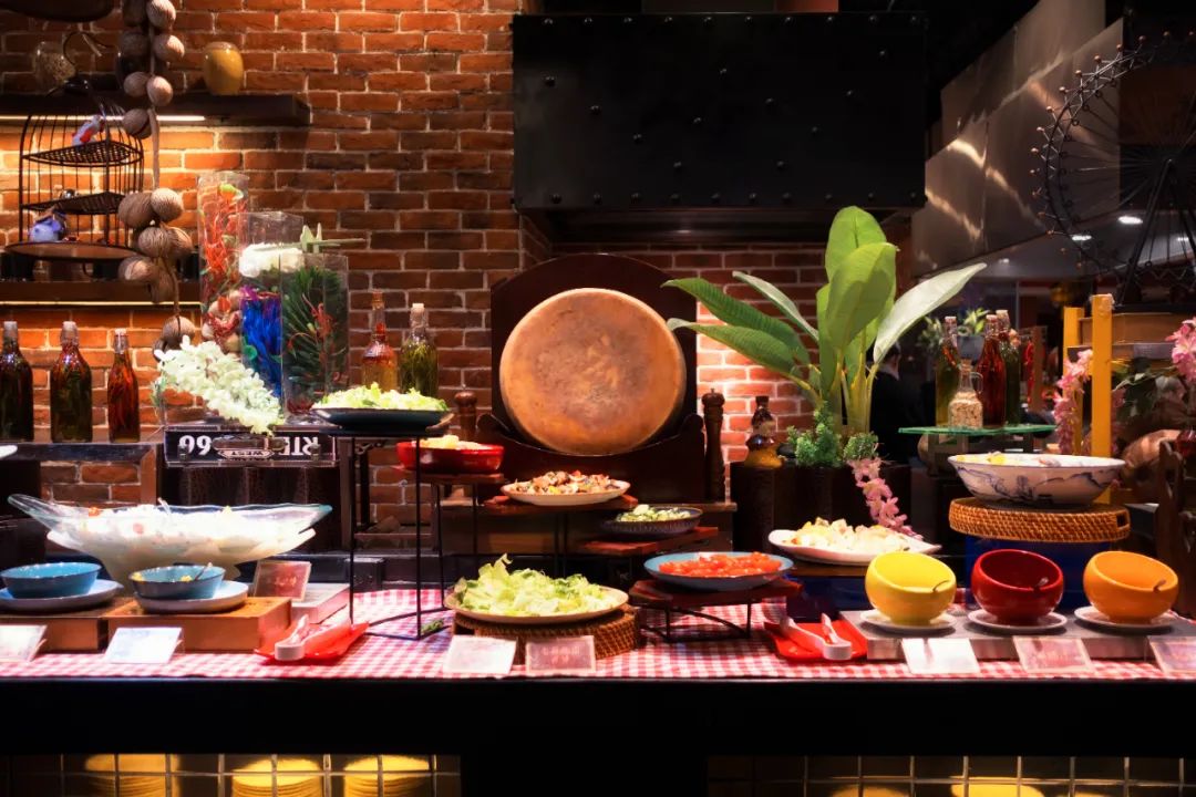 你看不上的自助餐，正在下沉市场迎来“第二春”！