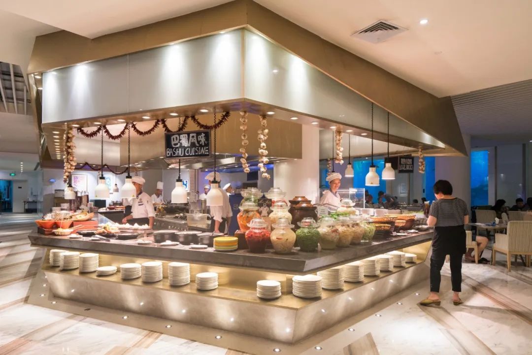 你看不上的自助餐，正在下沉市场迎来“第二春”！