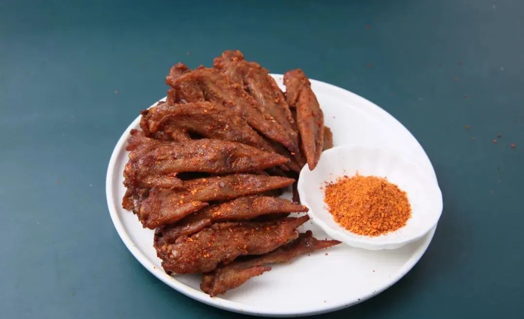 ​​星巴克第四财季净利腰斩；美团发布《2022自助餐品类发展报告》