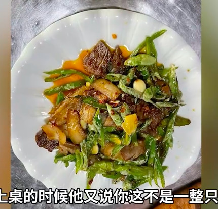 5名男子在饭馆消费133元要求少收100元 ，老板娘：已报警