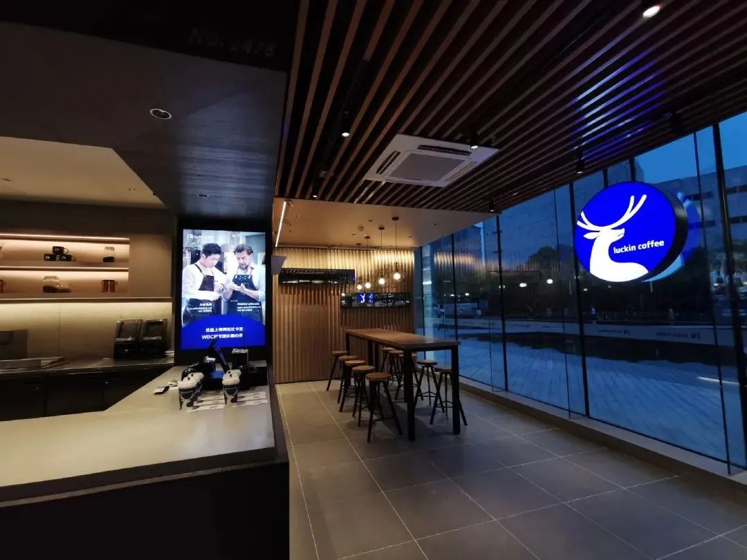 瑞幸在大江大河中翻身