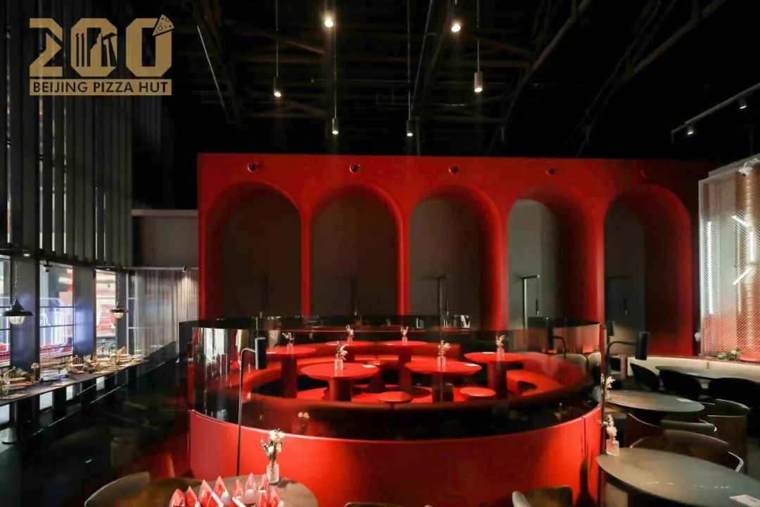 三人均为执法人员!官方通报“奶茶店先欢迎后扫码被关停”调查结果