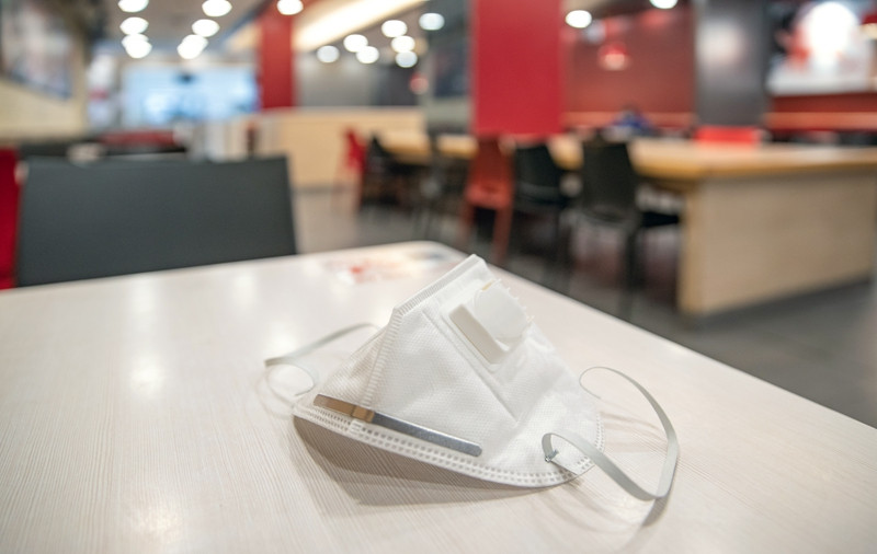 济南：自11月23日0时起，市内六区餐饮经营场所暂停堂食