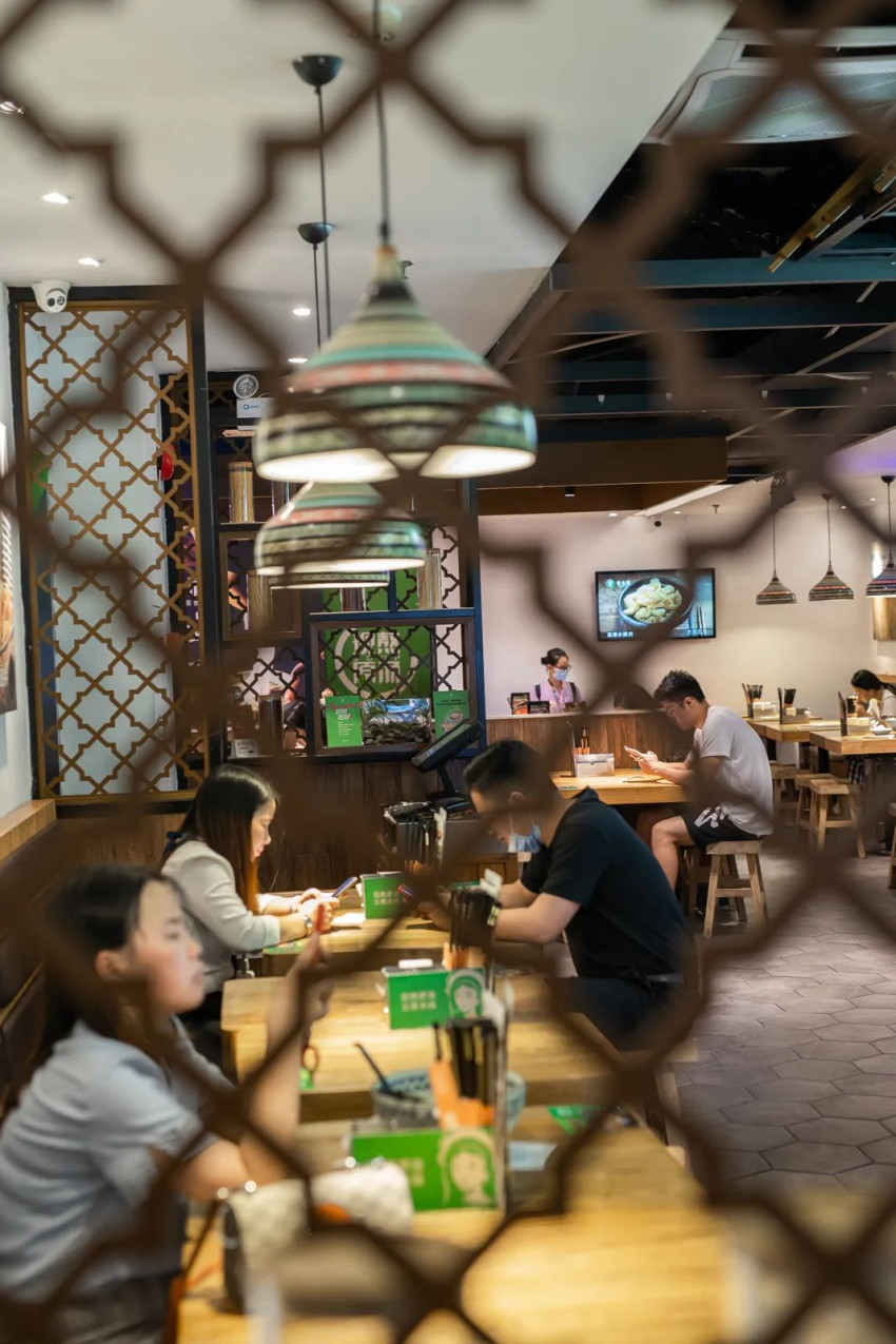 “米线大王”冲刺1000店，21年老品牌的硬核升级