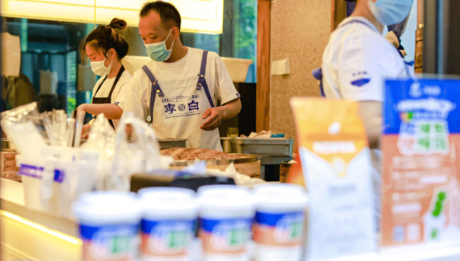 咖啡赛道迎来“咖饮自由”时代,“高端”与“平价”共存