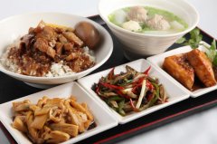 中式米饭快餐跨品类融合蔚然成风，复合模式成