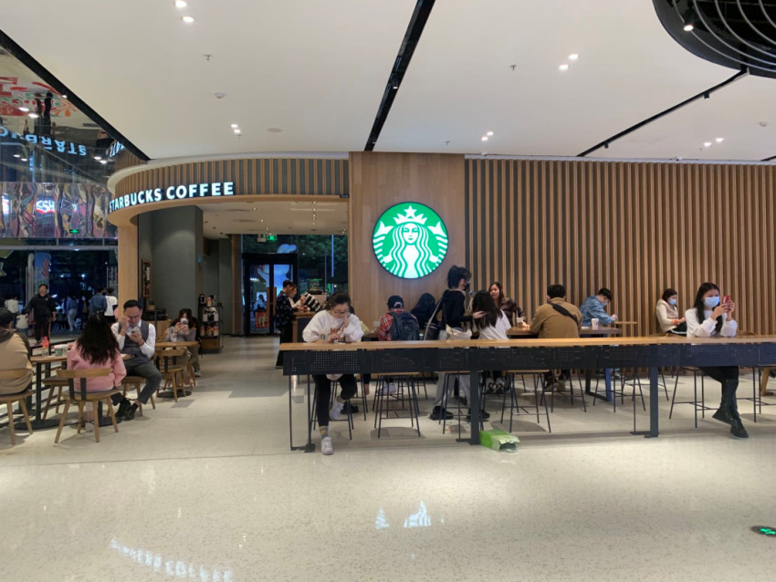 在咖啡店解决一日三餐，打工人造出的新市场靠谱吗？