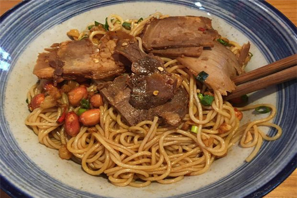 万方圆拌粉瓦罐汤