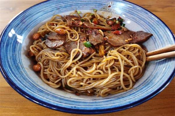 万方圆拌粉瓦罐汤