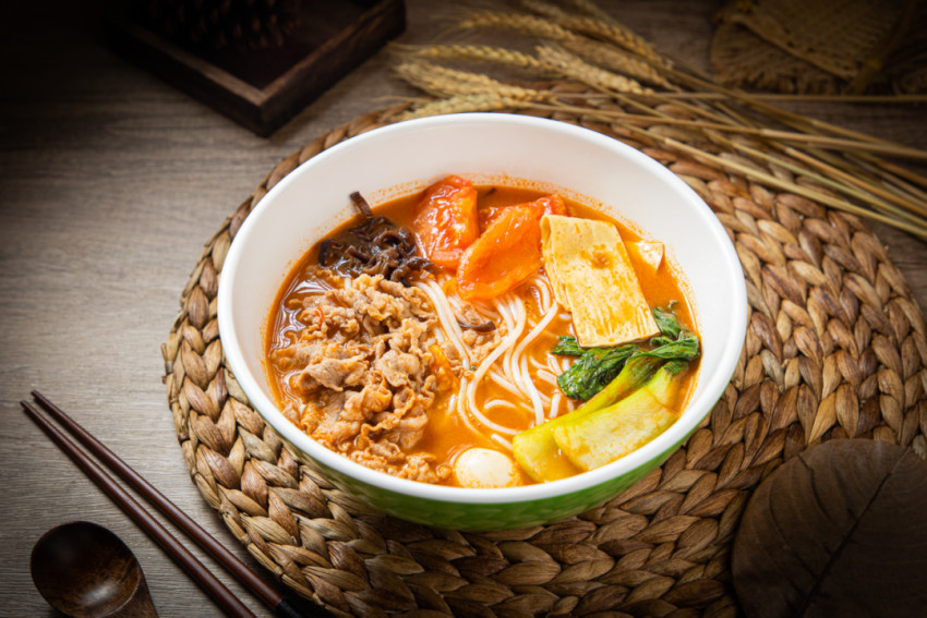 成为米线品类首个千店品牌，蒙自源逆势增长的密码是什么？