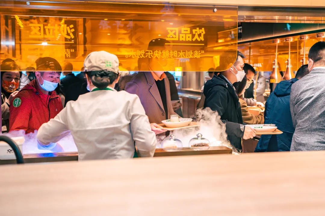 日均用餐2000人次，这家快餐店凭什么征服了深圳白领？