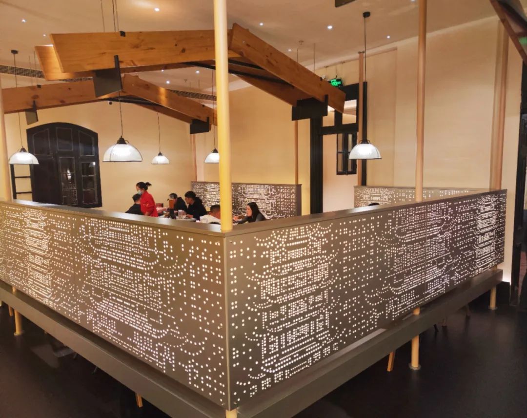 武汉打卡新地标,日均接待600桌,这家小龙虾店凭什么出圈?