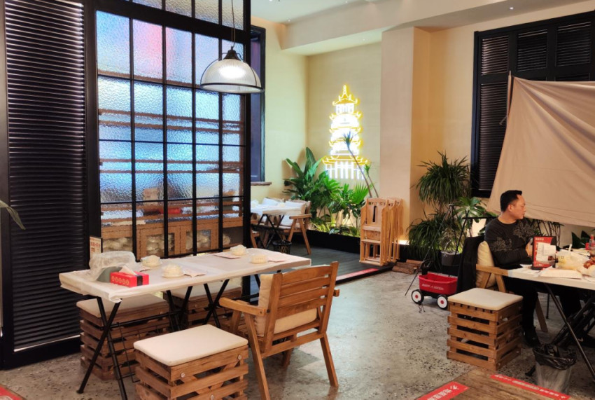 武汉打卡新地标,日均接待600桌,这家小龙虾店凭什么出圈?