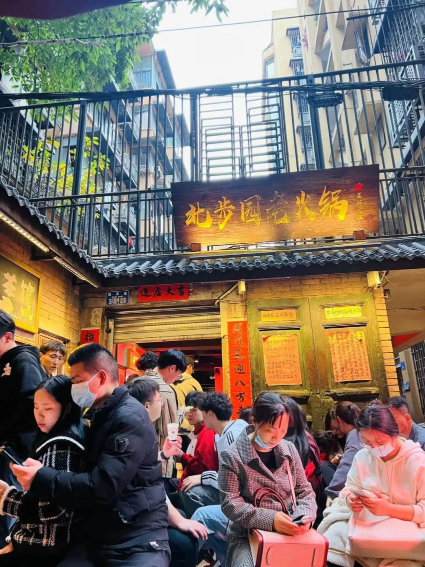 史上最高转让费,“坑”出了一个火锅大boss