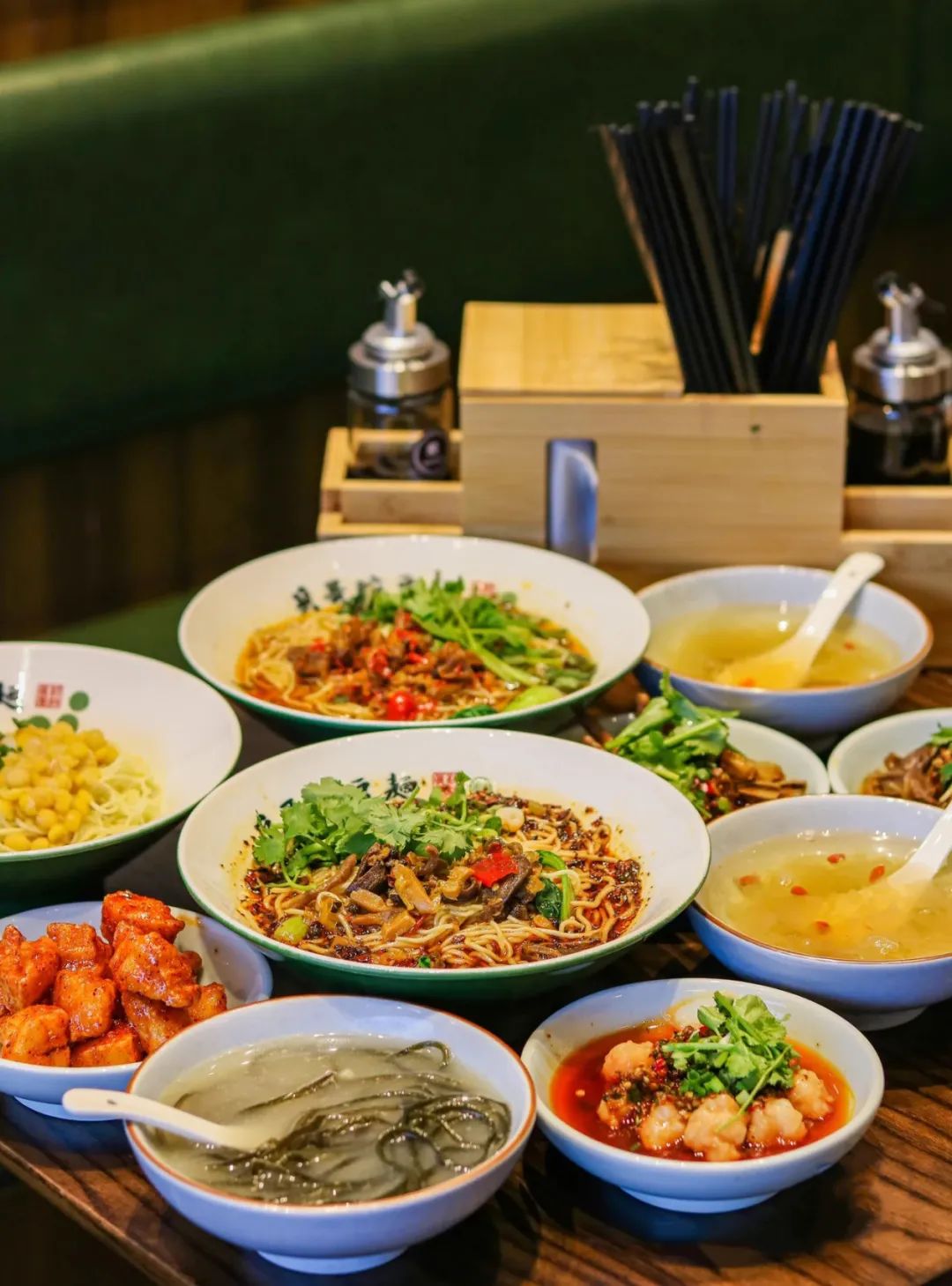 面馆赛道大浪淘沙，这个品牌道出了穿越周期的秘密