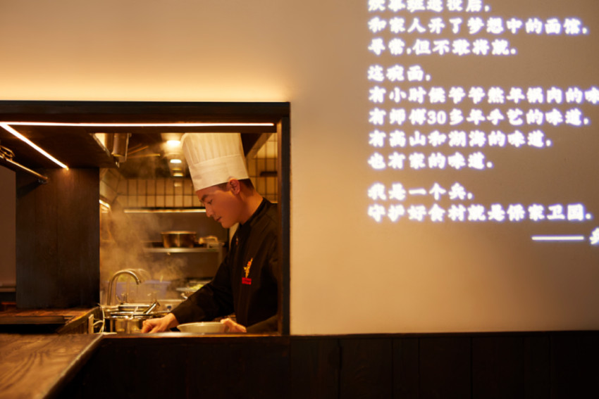 面馆赛道大浪淘沙，这个品牌道出了穿越周期的秘密