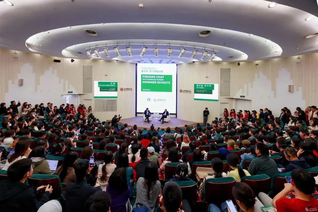 专访星巴克创始人舒尔茨：星巴克中国的门店将超10000家
