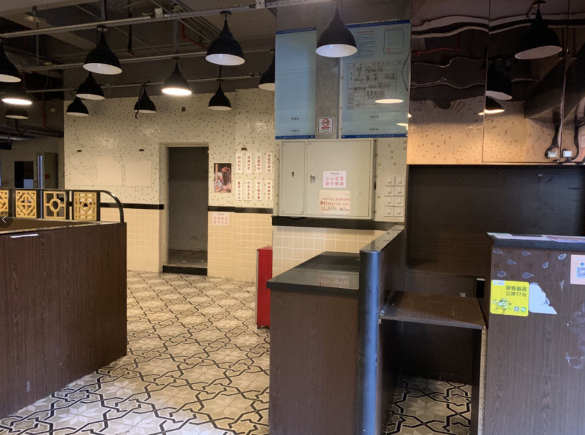 我在网红街区开餐饮店，月入25万……