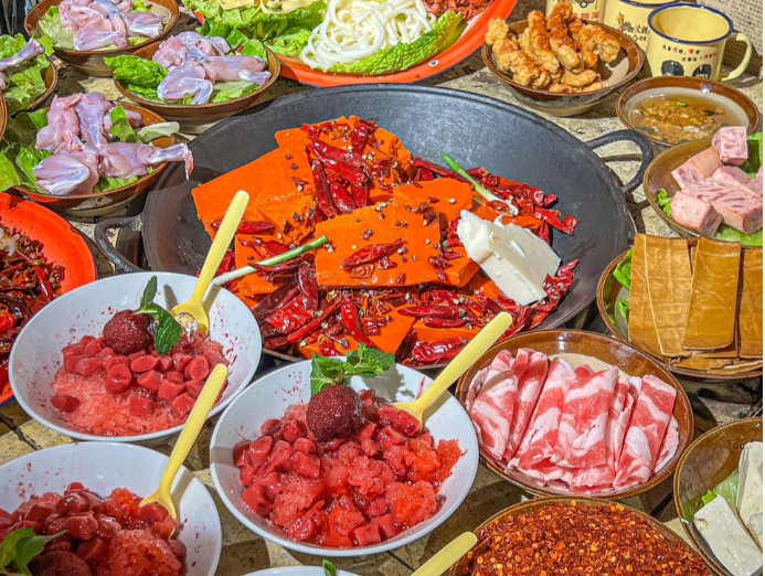 靠极致反差点燃市场，这个“居民楼火锅”杀出重围