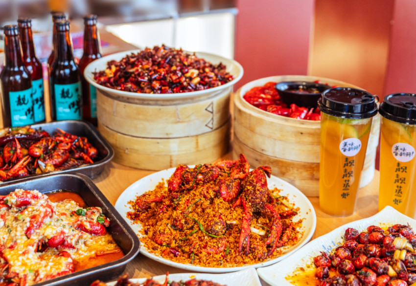 线下排长队，外卖也爆单！这个品类的商家为啥这么牛？