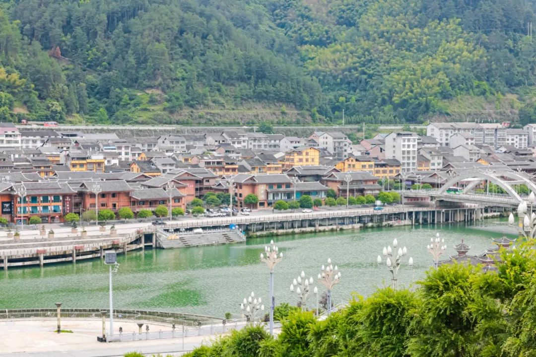 “无酸不欢”的贵州人，为什么捧不火酸汤鱼？