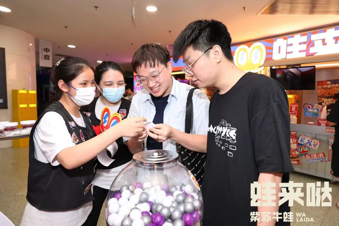 排位超2600多桌！这家牛蛙店在商场造了一个“超级夜市”