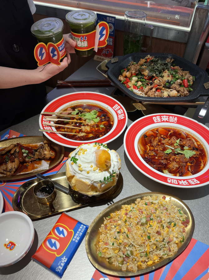 排位超2600多桌！这家牛蛙店在商场造了一个“超级夜市”