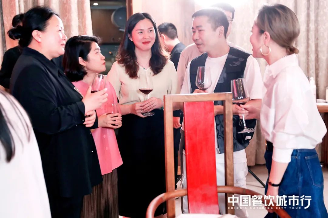 品鉴川菜之美，红咖饭局在水井·黉馆精彩上演