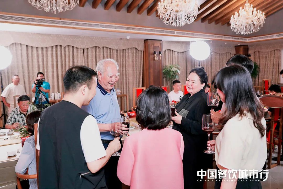 品鉴川菜之美，红咖饭局在水井·黉馆精彩上演