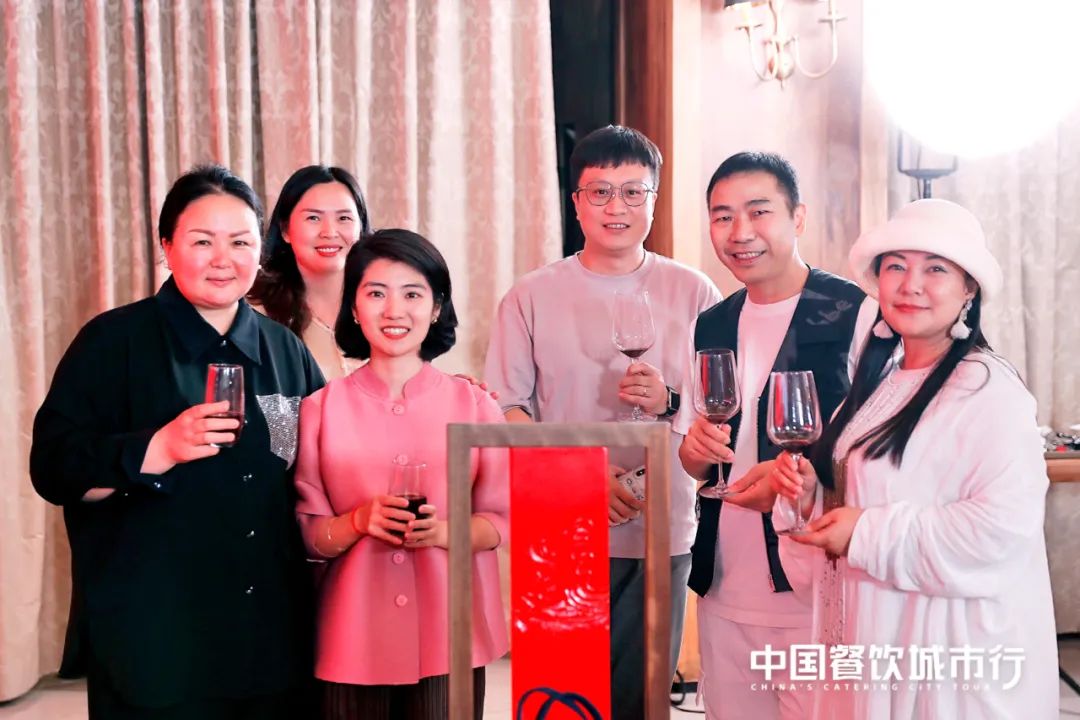 品鉴川菜之美，红咖饭局在水井·黉馆精彩上演