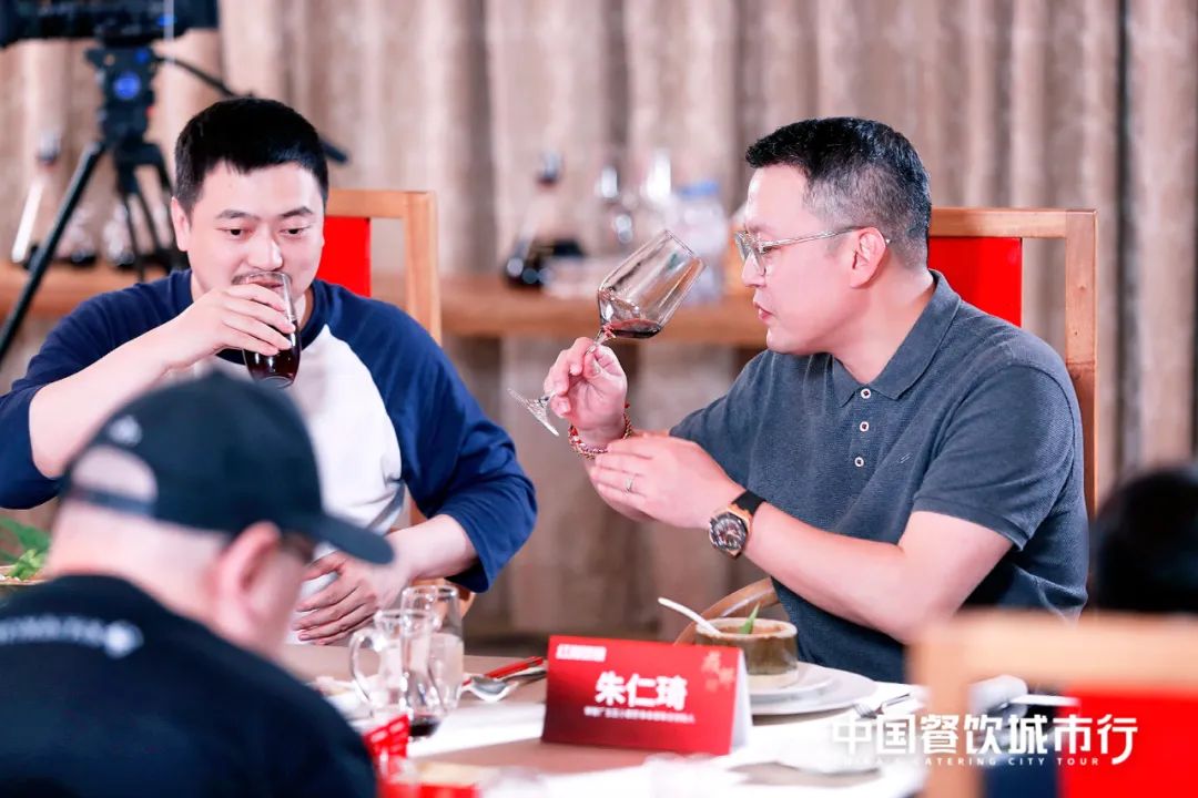 品鉴川菜之美，红咖饭局在水井·黉馆精彩上演