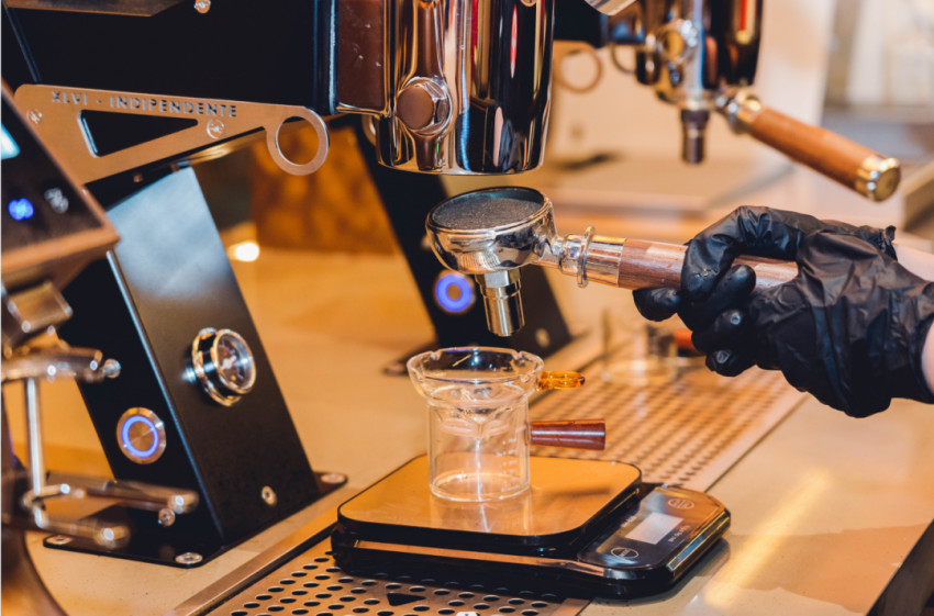 探店｜在这家上海新开业的茶饮店，我们看到了茶在下阶段的可能性