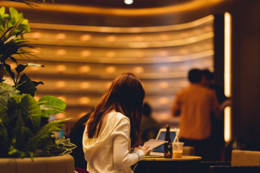 探店｜在这家上海新开业的茶饮店，我们看到了茶在下阶段的可能性