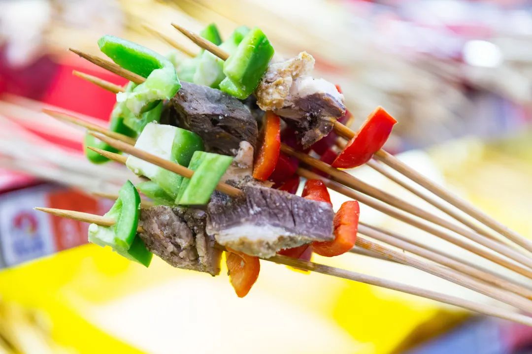 跳出品类红海！在串串香的发源地，这个品牌靠什么卷赢同行？