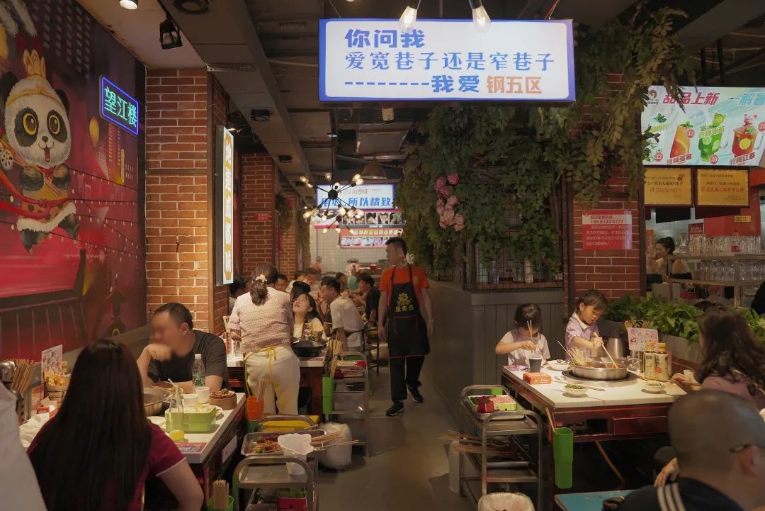 跳出品类红海！在串串香的发源地，这个品牌靠什么卷赢同行？