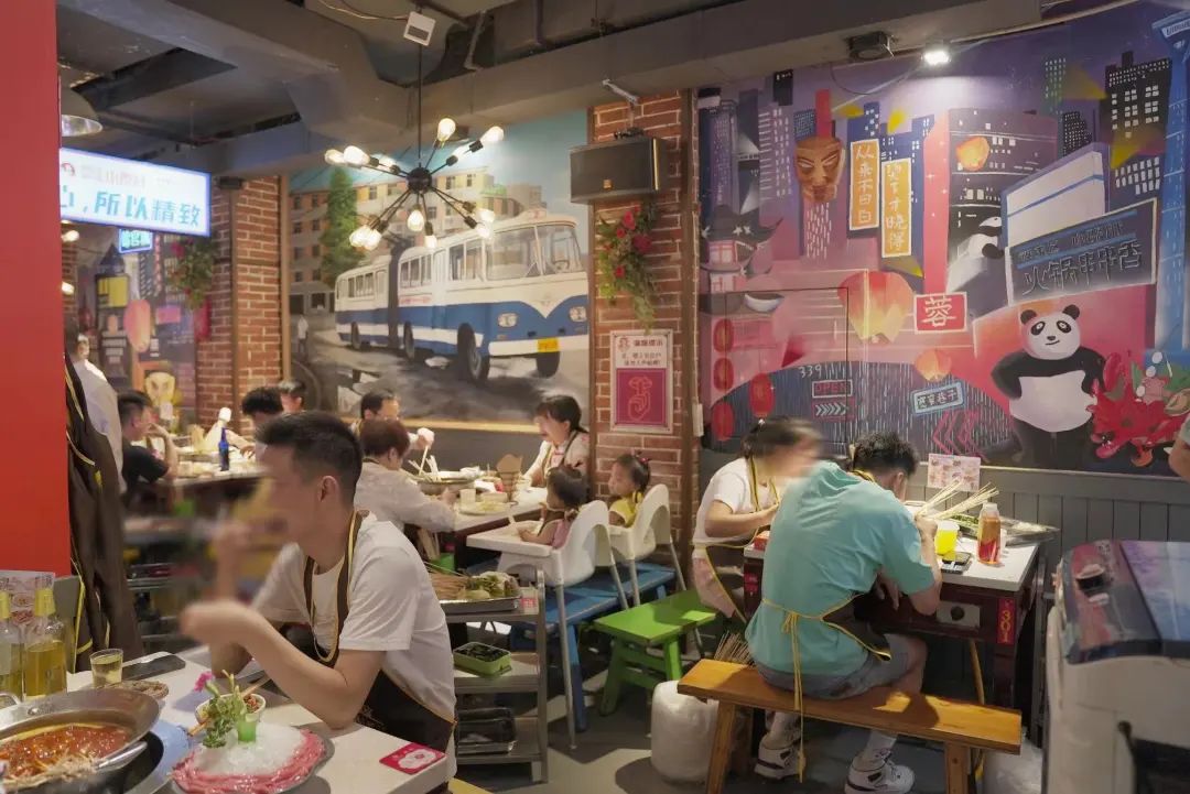 跳出品类红海！在串串香的发源地，这个品牌靠什么卷赢同行？