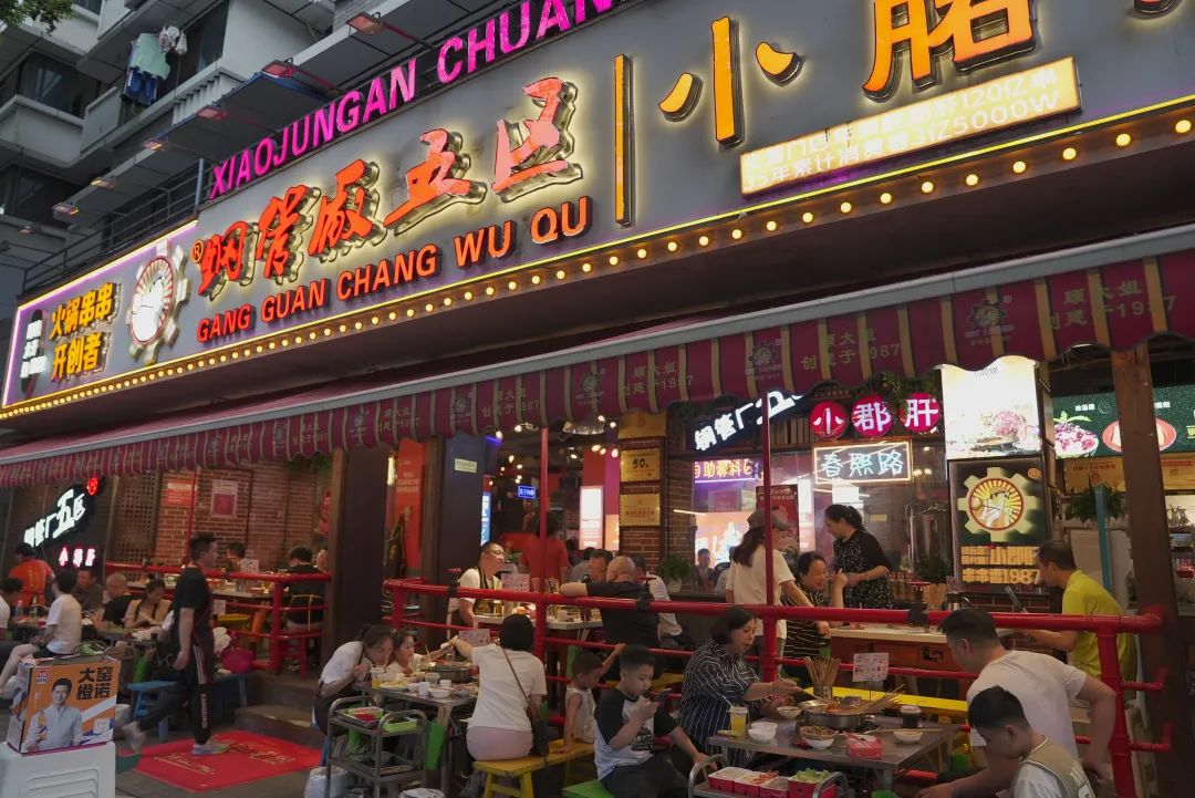 跳出品类红海！在串串香的发源地，这个品牌靠