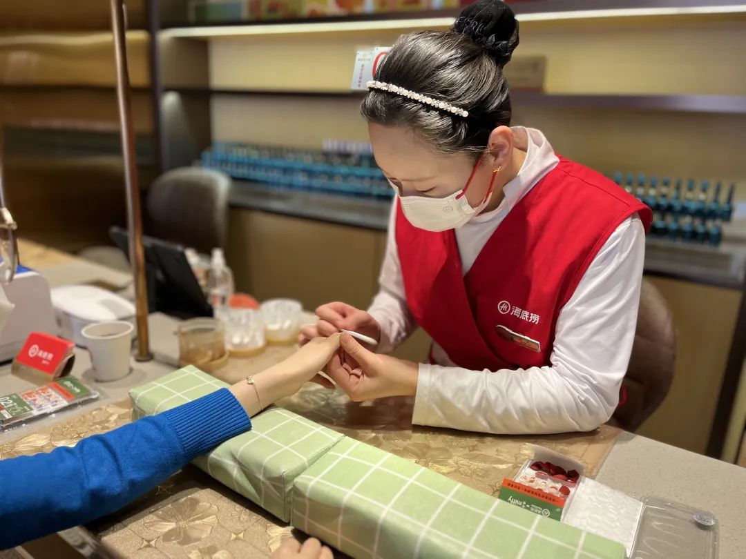 千店规模之上，海底捞的复苏没有“奇招” || 品牌剖析